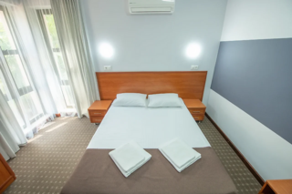 Отель Радужный Сочи Улучшенный двухместный номер с 1 кроватью или 2 отдельными кроватями-1